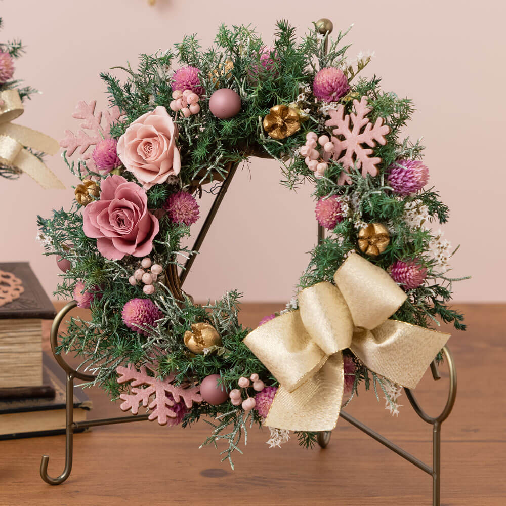 楽天市場 クリスマス リース Nordic Pink 22cm プリザーブド ドライフラワー ギフト プレゼント クリスマスギフト クリスマスプレゼント 飾り 花 贈り物 フラワーギフト 誕生日 長持ち オーナメント おしゃれ ナチュラル 店舗 装飾 ディスプレイ 飾り付け 玄関 壁飾り