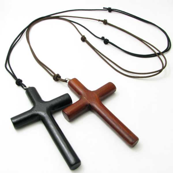 羽根と木製の十字架のペンダント 楽天市場】ネックレス 大きなウッドクロスレザーネックレス 木製十字架