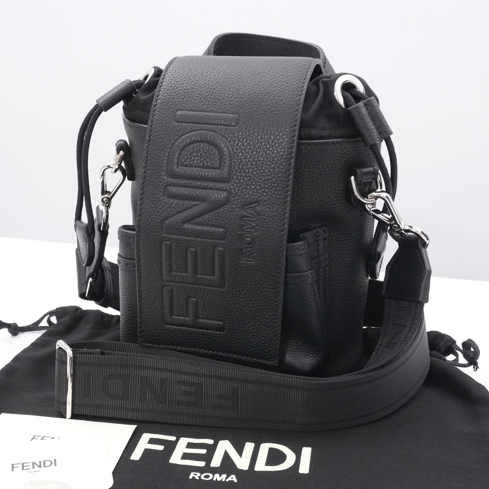 楽天市場】FENDI フェンディ ショルダーバッグ CAMERA CASE