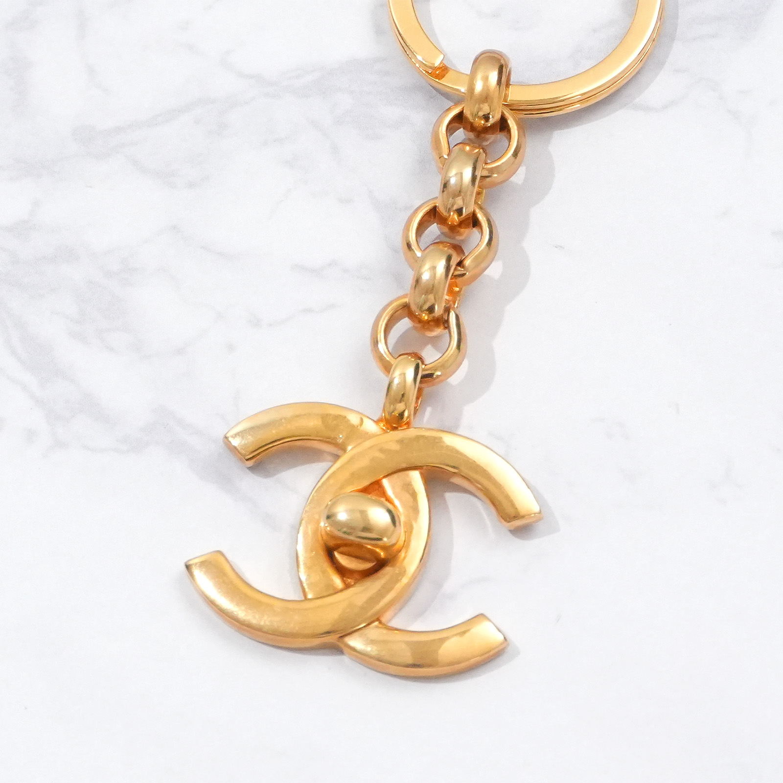CHANEL シャネル ココマーク キーホルダー 足懸かり輪っか ゴールド レディース お上さん 一般受け おすすめ 差し上げ物 ロゴタイプ【中古】