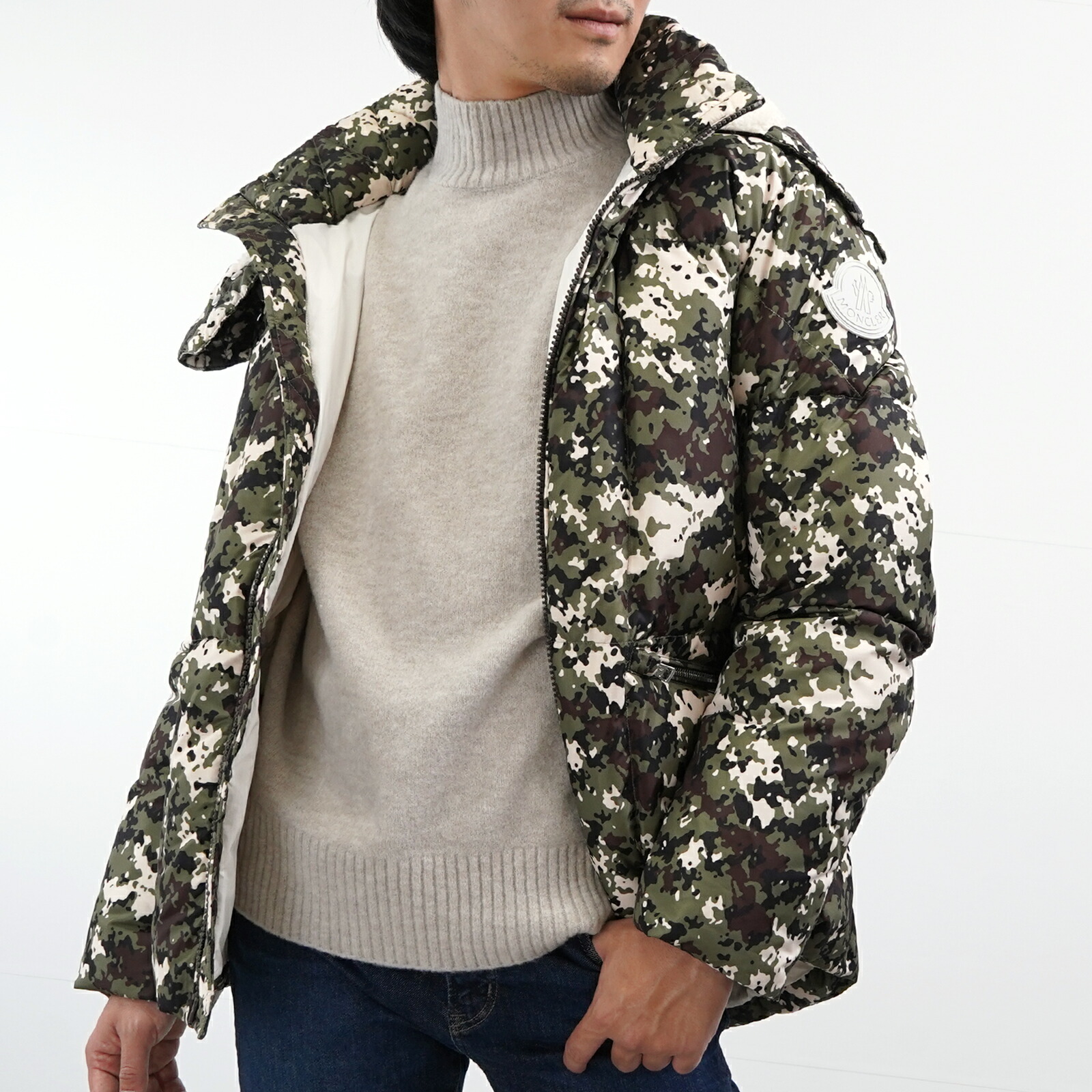 MONCLER モンクレール ダウンジャケット カモフラージュ柄 1B56600 BLANC カモフラ モンクレ ダウン アウター メンズ 男性 ダウン ジャケット 人気 おすすめ プレゼント ロゴ 【中古】｜EARTH BOUTIQUE