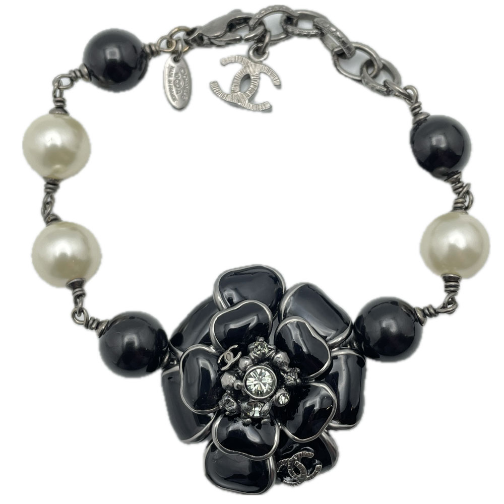 希少CHANEL ロゴブレスレット　ラバーブレスレット　箱付 CHANEL/シャネル】より ラバーロゴブレスレットが入荷致しました