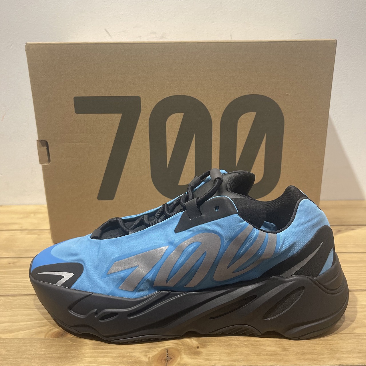 adidas YEEZY BOOST 700 MNVN 27cm GZ3079 アディダス イージーブースト700 スニーカー 心斎橋店【中古】