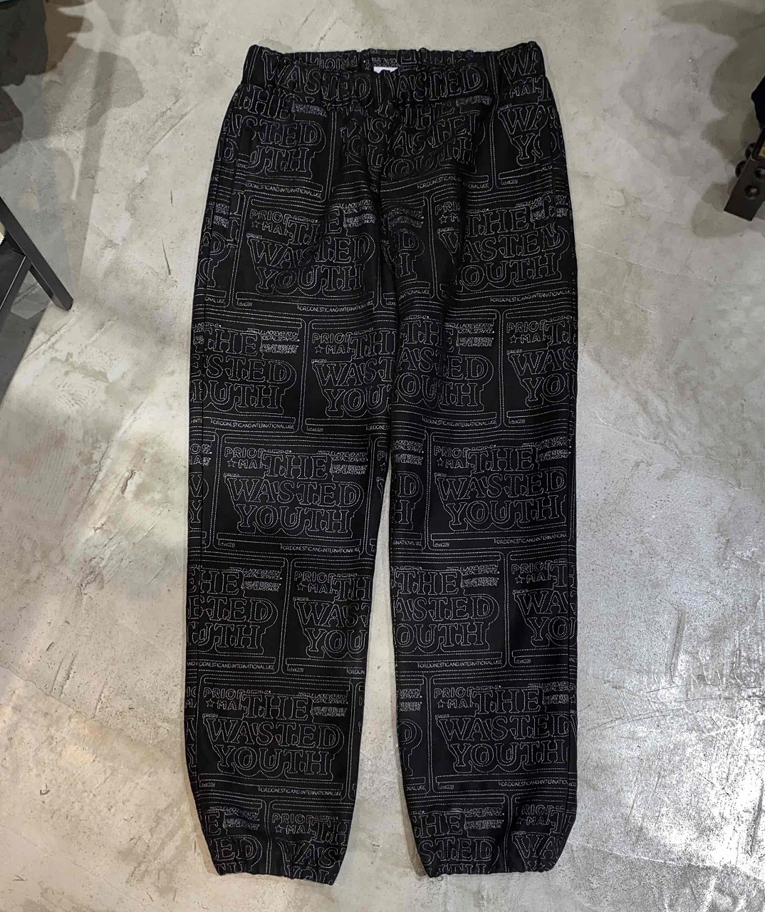 25ss新品 THE BLACK EYE PATCH ナイロントラックパンツXL 25ss新品 THE BLACK EYE PATCH ナイロントラックパンツXL パンツ