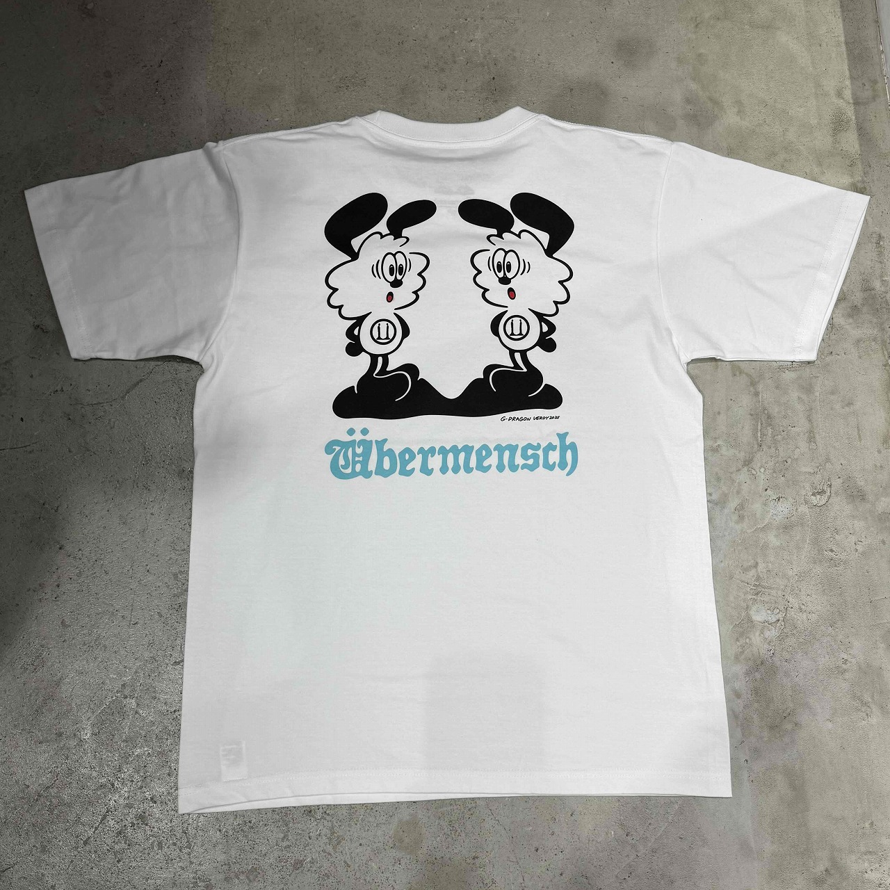 【本物保証 /関税・送料無料】VERDY x VICK Tee VERDY x GUESS JEANS GIFT SHOP with FRIENDS Vick Tee 