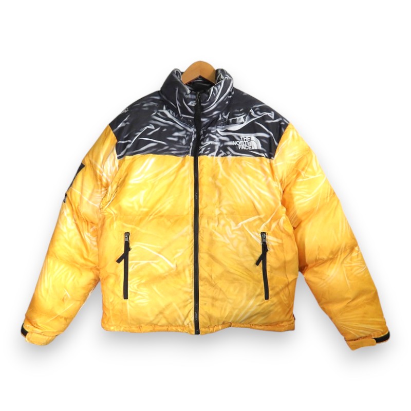 SUPREME×THE NORTH FACE 23ss Trompe Loeil Printed Nuptse Jacket Yellow サイズM ND02300I シュプリーム ザノースフェイス トロンプルイユ プリンテッド ヌプシジャケット ダウンジャケット 大名店【中古】