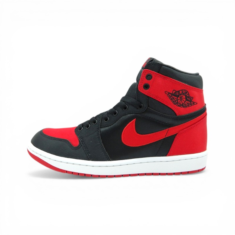 NIKE 2023 WMNS AIR JORDAN1 RETRO HIGH OG SATIN BRED 大きさ26.0糎 FD4810-061 箱有 ナイキ ウィメンズ エアジョーダン1 レトロハイ 底抜け騒ぎ サテンブレッド スニーカー 大名店【中古】