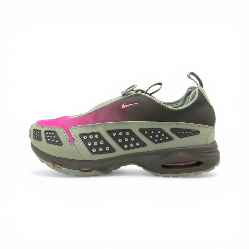 NIKE 2025 WMNS AIR MAX SNDR LIGHT ARMY/BAROQUE BROWN サイズ28.0cm IB7702-300 箱有 ナイキ ウィメンズ エアマックスサンダー ライトアーミー バロックブラウン スニーカー 大名店【中古】