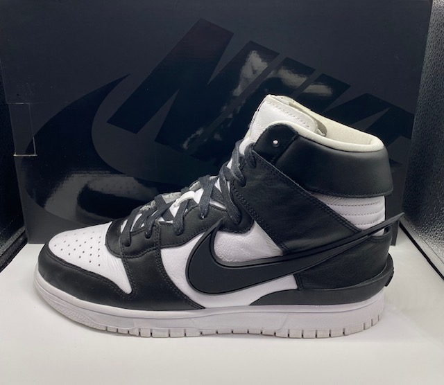 最終価格！Nike AMBUSH ブラック　スニーカー Nike x AMBUSH®とのコラボ最新作はエッジの効いた「ダンク ハイ