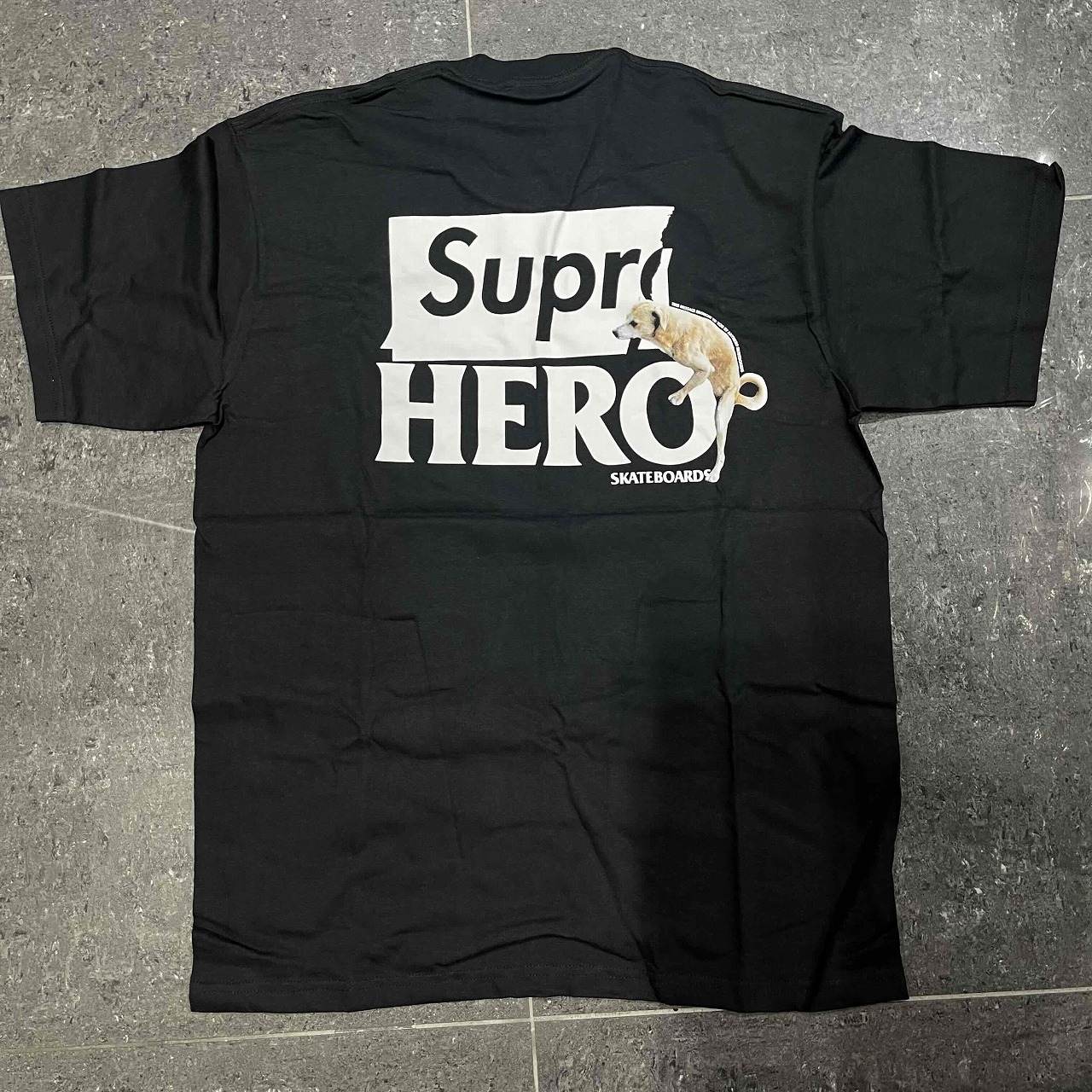 【Supreme】★送料・関税込★アンチヒーロー ドッグ Tシャツ Supreme ANTIHERO Dog Tee SS22 WEEK17 関税送料込 (Supreme/T
