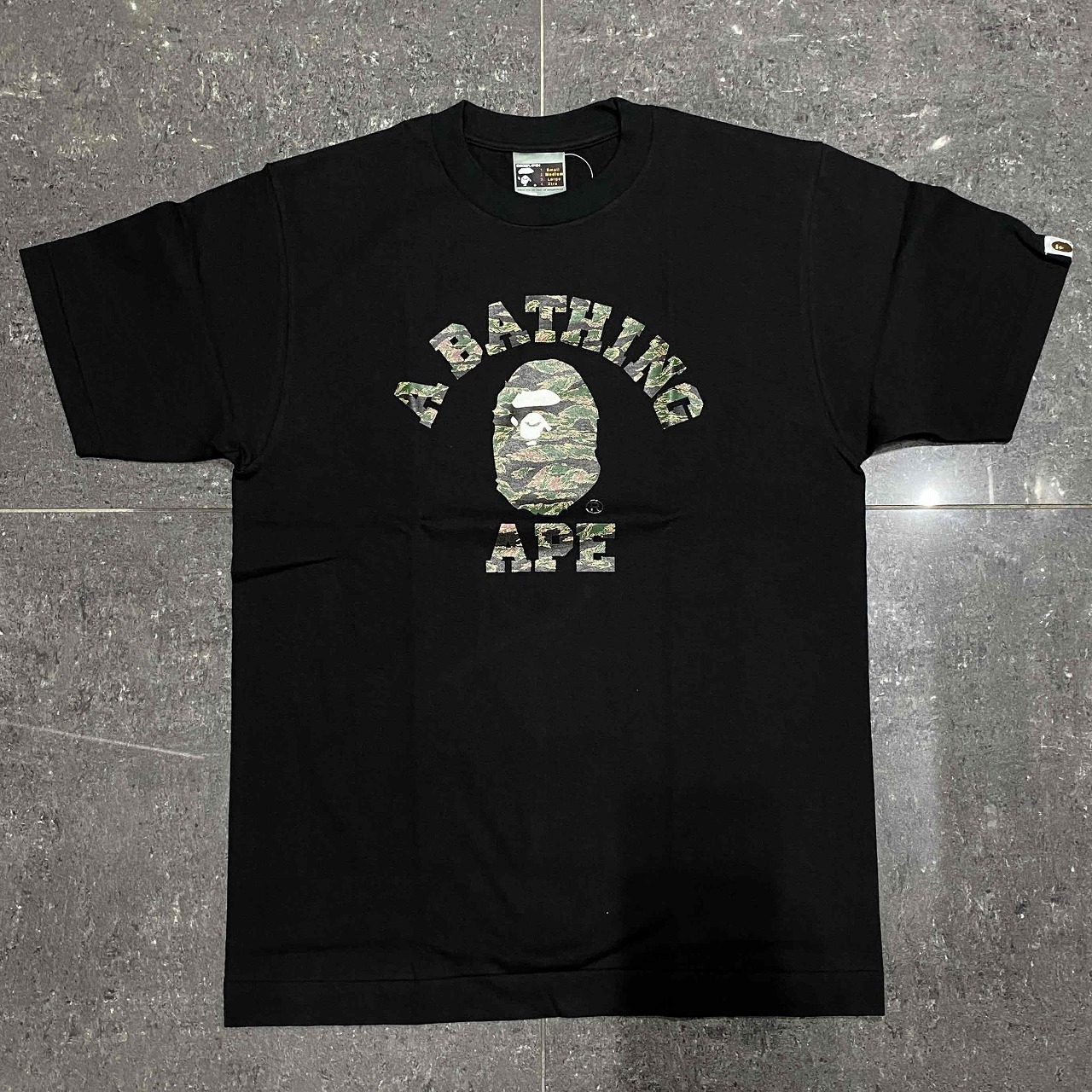 A BATHING APE 1990年代 TIGER CAMO COLLEGE LOGO TEE SIZE-M アベイシングエイプ タイガーカモカレッジロゴ 半袖Tシャツ BAPE 南堀江店【中古】