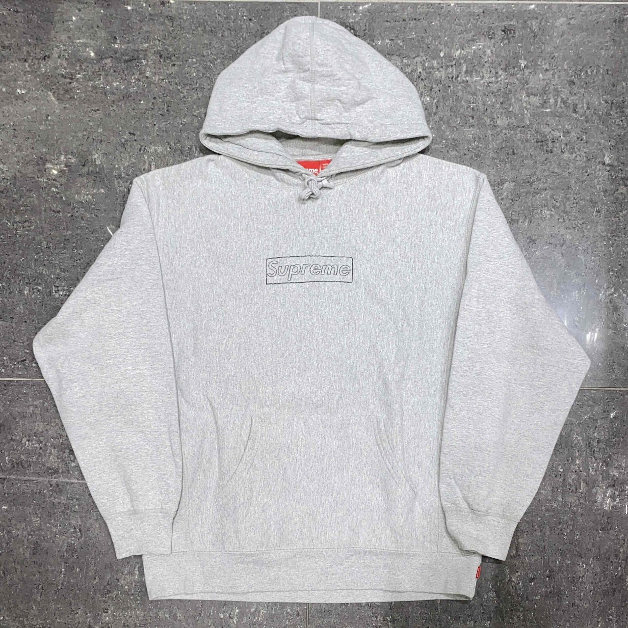 楽天市場】Supreme × KAWS シュプリーム × カウズChalk Logo