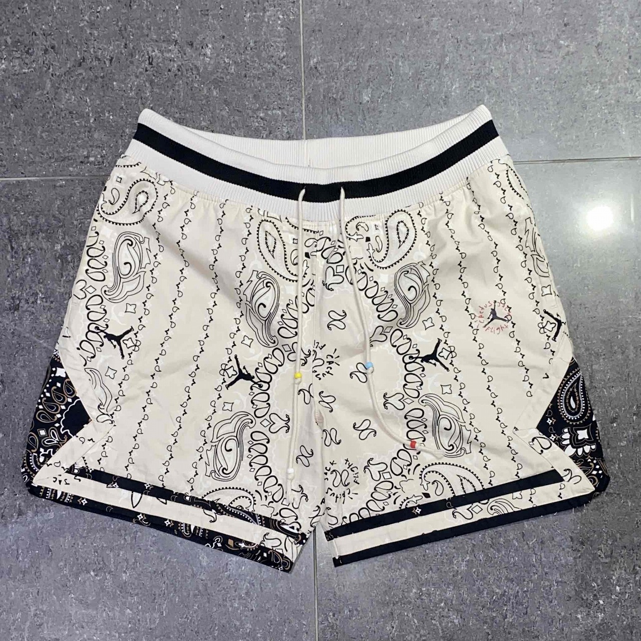 NIKE JORDAN BRAND x TRAVIS SCOTT M J TS SHORTS SIZE-L DO4099-104 ナイキ ジョーダン トラヴィススコット さる股引き 遊撃手ズボン下 南堀江店【中古】 ズボン・パンツ-メンズファッション