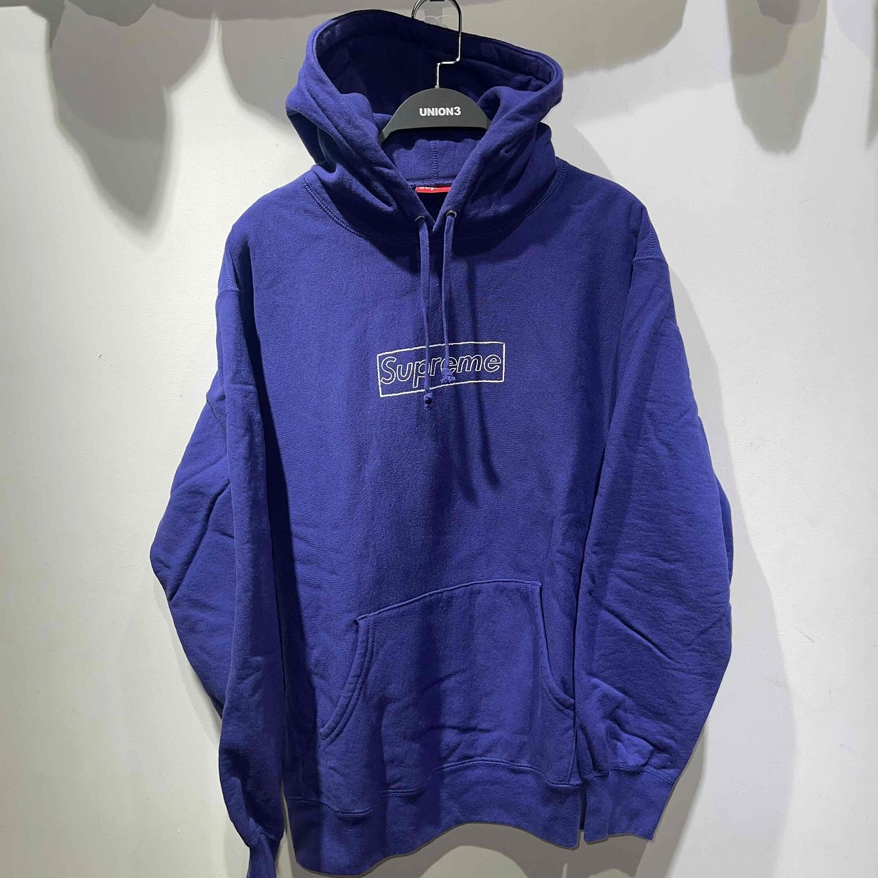 SUPREME 21SS カウズチョークボックロゴプルオーバーパーカー パープル 楽天市場】21SS SUPREME KAWS Chalk Logo Hooded Sweatshirt ピンク L