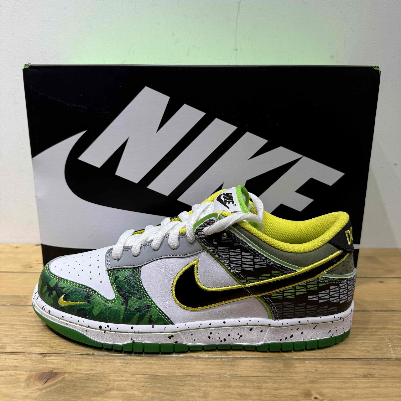 NIKE x DIVISION STREET 2024 DUNK LOW UO PREM \