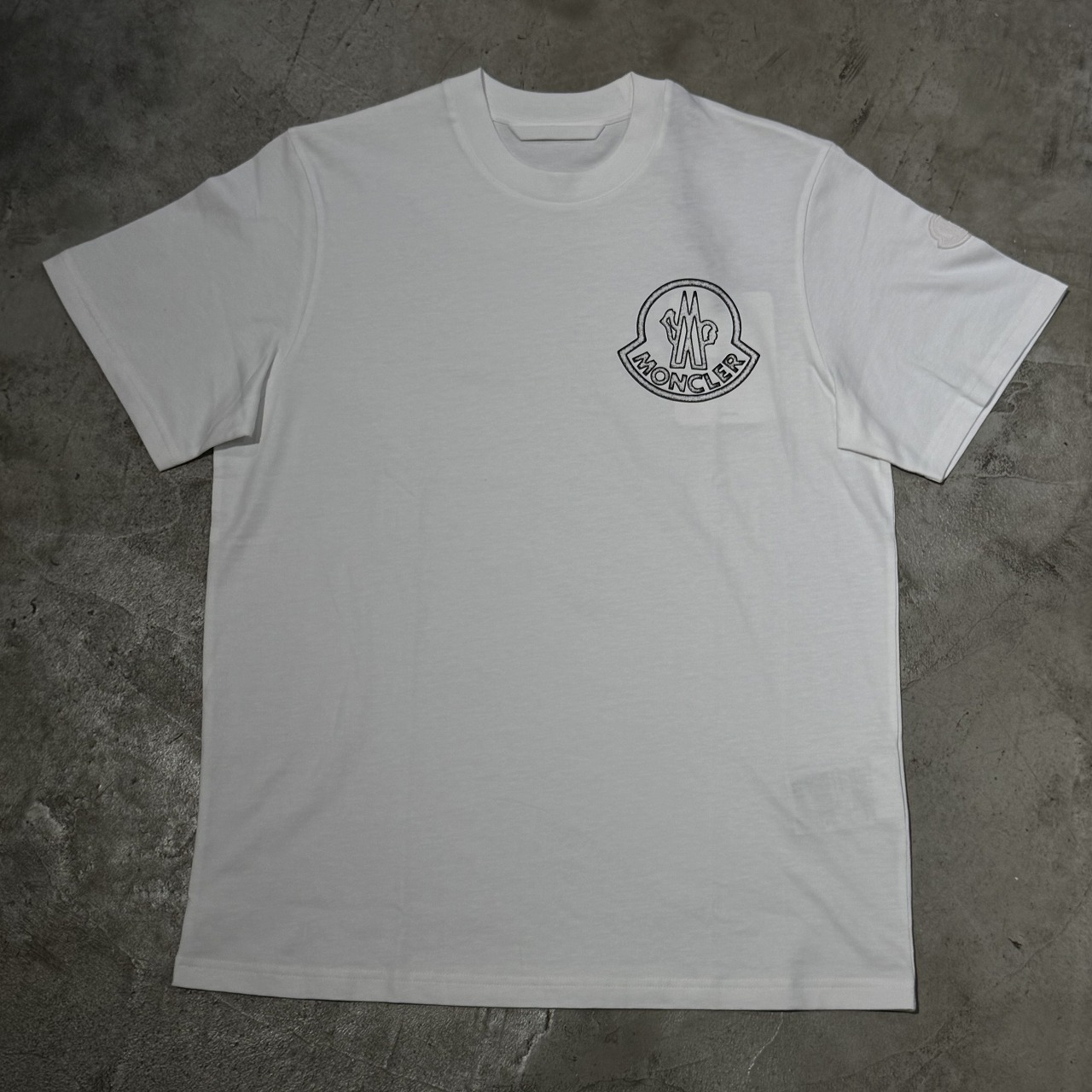 25SS 新作 MONCLER 縦型バックロゴ・コットンTシャツ 25SS 新作 MONCLER 縦型バックロゴ・コットンTシャツ