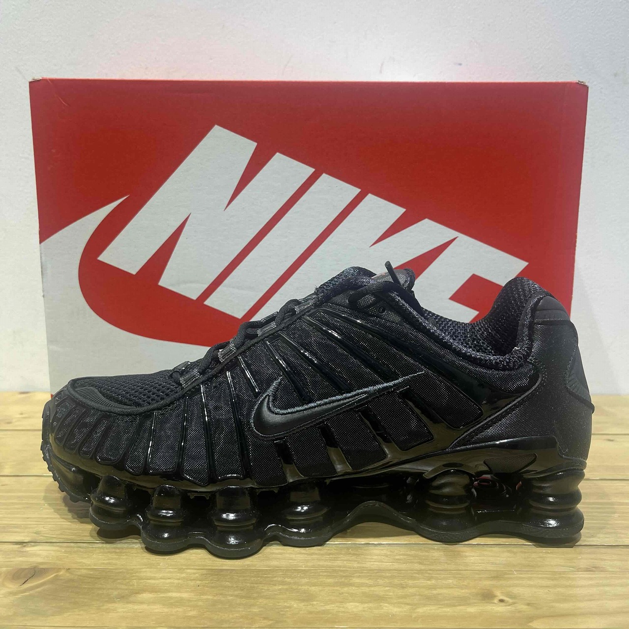 Nike Shox スニーカー ブラック 19_73487960_1_2.jpg
