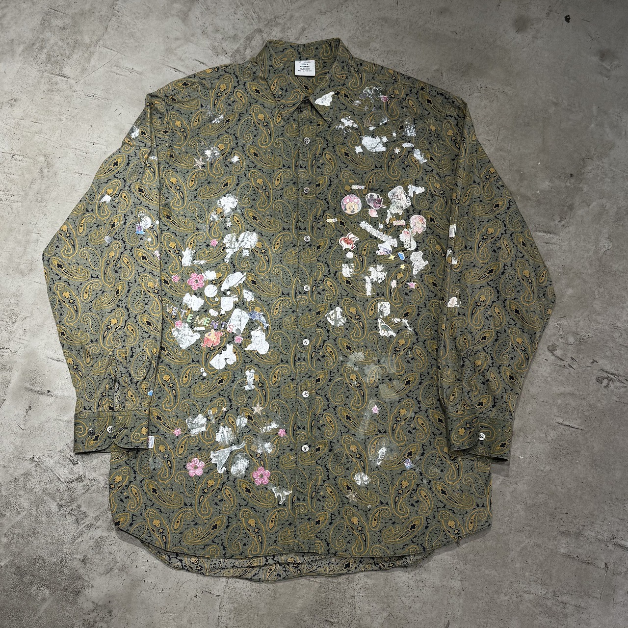 VETEMENTS PAISLEY STICKER PRINT L/S SHIRT SIZE-L UAH19SH305 ヴェトモン キャラクター ステッカープリント シャツ 心斎橋店【中古】