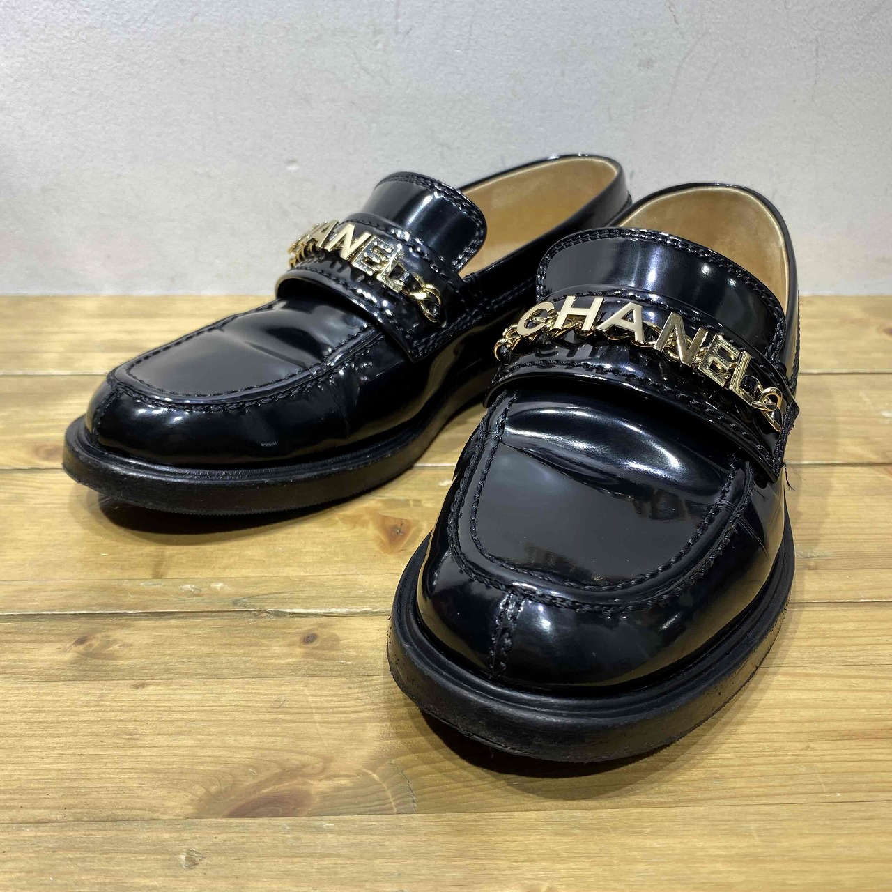 CHANEL LOGO PATENT LOAFERS G37430 SIZE-36 シャネル ロゴ パテント ローファー レディース 心斎橋店【中古】