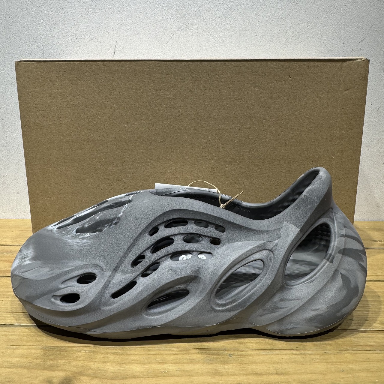 adidas easy form runner granite 27.5㎝ Size 11 Adidas Yeezy Foam Runner- MX Granite - Brand New-In