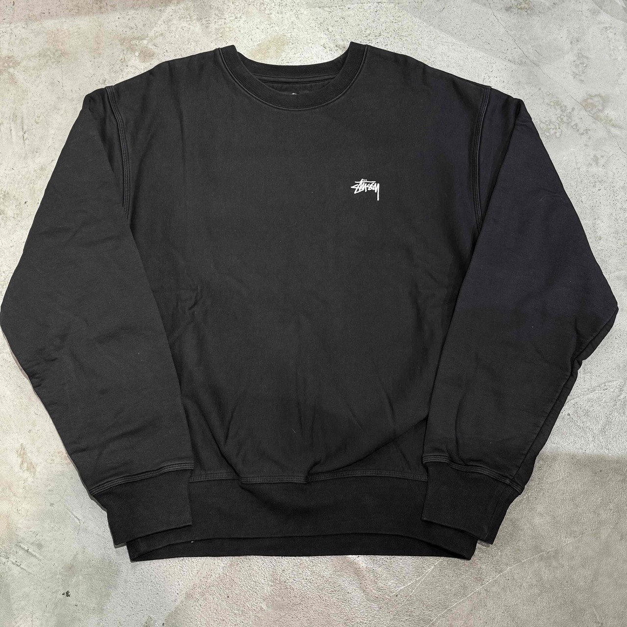 Stussy ブラック クルーネック スウェット stussy(ステューシー) クルーネックスウェットZ3000SAS Z3000SAS