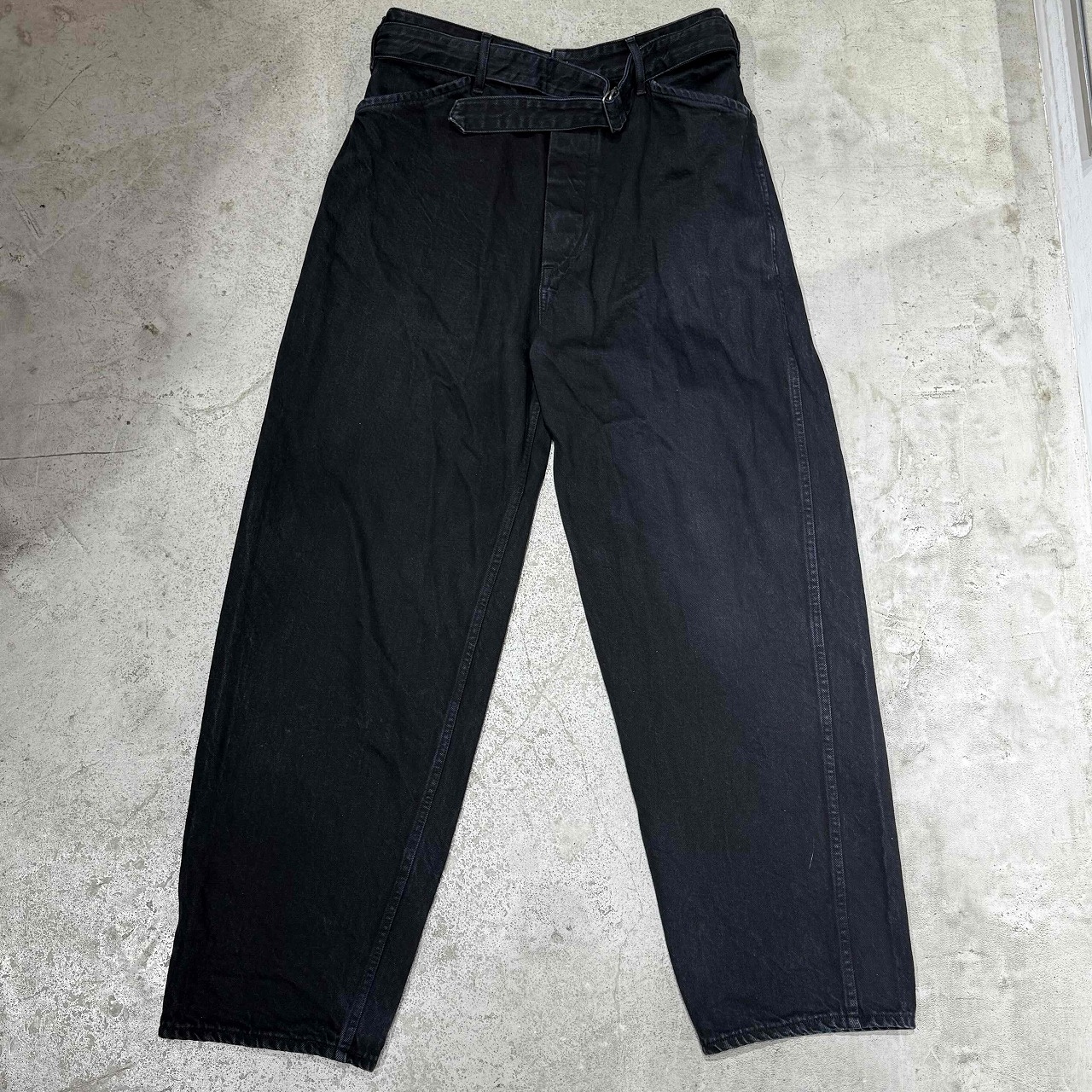 COMOLI 20ss BELTED DENIM PANT サイズ1 R01-03011 コモリ ベルテッドデニムパンツ 心斎橋店【中古】