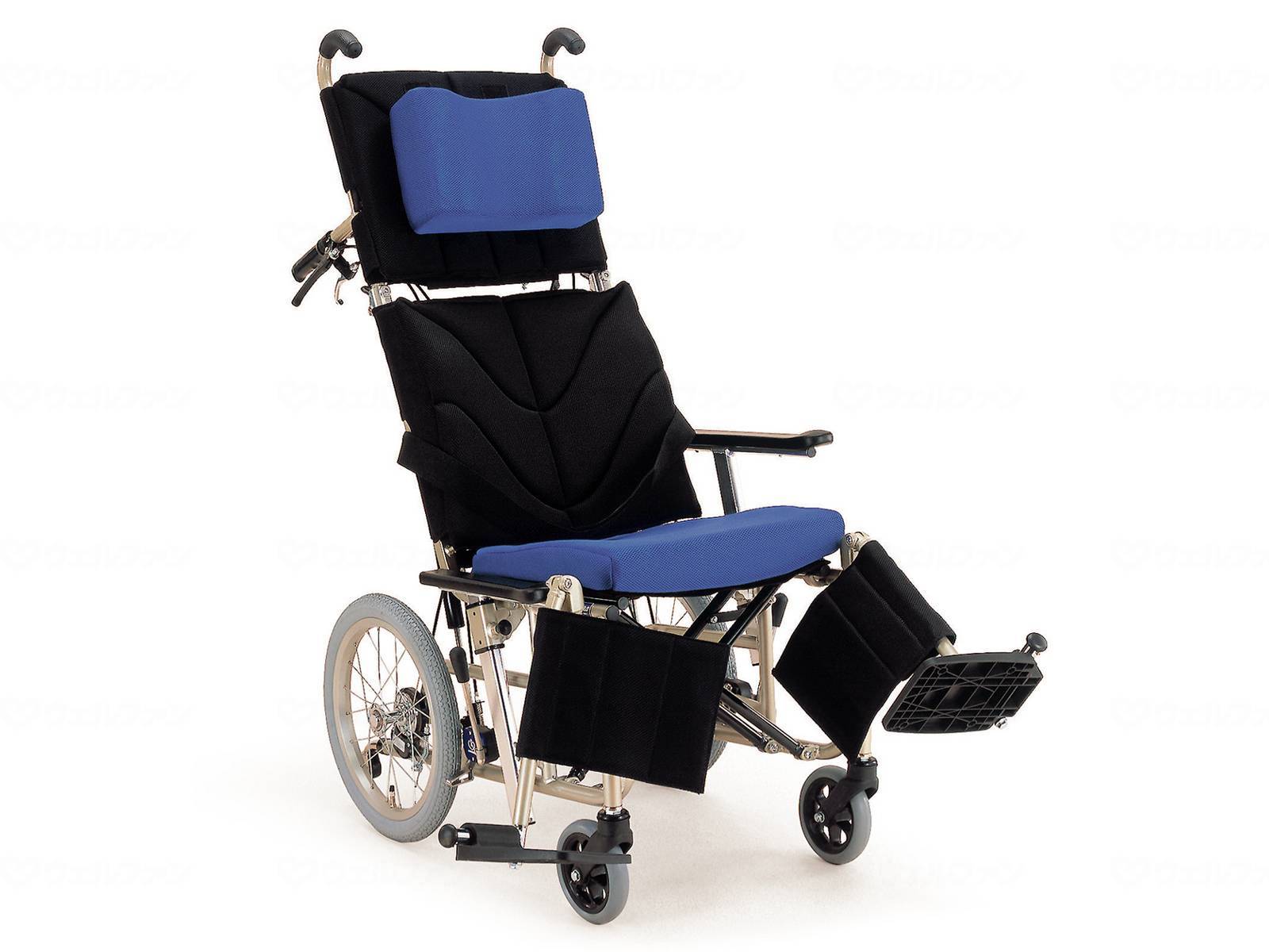 非課税商品 カワムラサイクル リクライニング車いす 介助式 ぴったりフィット KPF16-42 / 座幅42cm No.68&times;No.69（黒&times;青メッシュ） ゴールドフレーム メーカー直送品｜イイケア　介護と健康の通販専門店