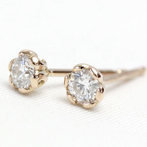 K18 ダイヤモンド ピアス 0.18ct　良質D-Eカラー VS-SIクラス！ 　＜フラワーハートデザイン＞