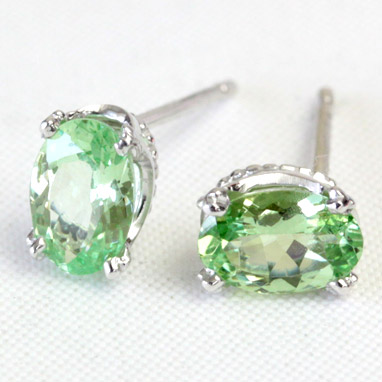 UV タイプ ガーネット 4.0mm×6.0mm ピアス UVガーネット オーバルカット ピアス K18|ジュエリーエクセレンテ