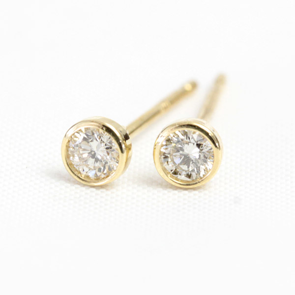 楽天市場】プラチナ H&C ダイヤモンド ピアス 0.05ct 片耳 小ぶり