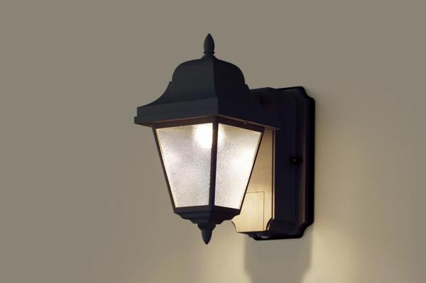 【店卸し資産限即納】PANASONIC パナソニック LED合切袋点火装置 壁直付式 防雨型 密閉・染みわたる手合い 高温発光白熱電球60形1灯器好いかげんに 段調光省エネ 明るさ検出器付 澄み切った LGWC80230LE1