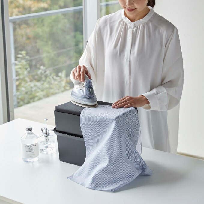 競売 Tower タワー アイロン掛けできる蓋付きアイロン収納ケース 山崎実業 シンプル 在宅 北欧 可愛い アイロン収納 アイロン台 アイロンケース おしゃれ 母の日 父の日 プレゼント Empresas Arteamais Com Br