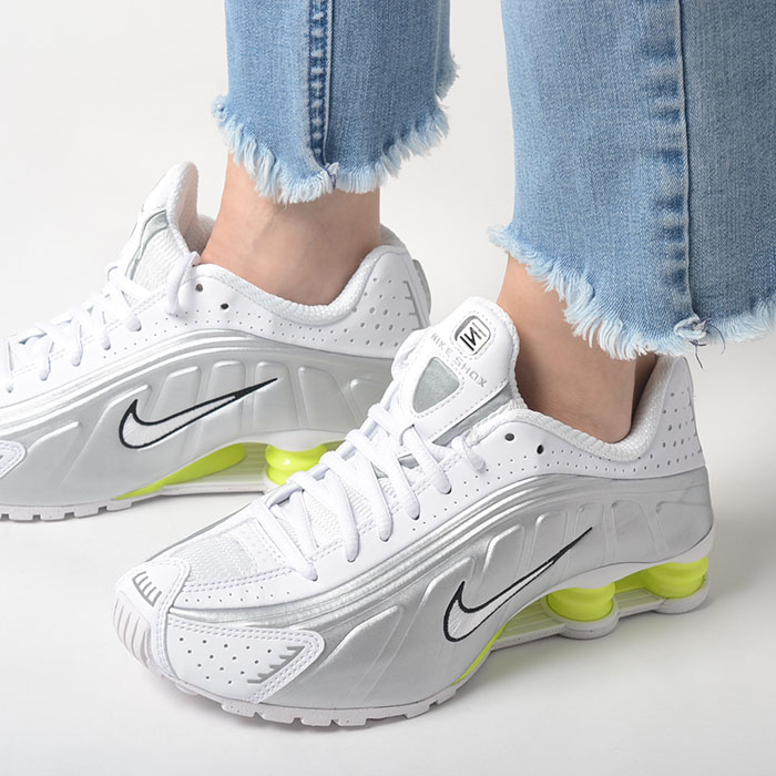 NIKE SHOX R4 ナイキ エア ショックス レディース スニーカー ホワイトシルバー ar3565-102