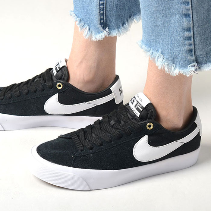 NIKE SB ZOOM BLAZER LOW PRO GT ナイキ エスビー 望遠レンズ スポーツジャケット 置き目 労働者階級 レディース スニーカー 黒いこと白いこと dc7695-002l