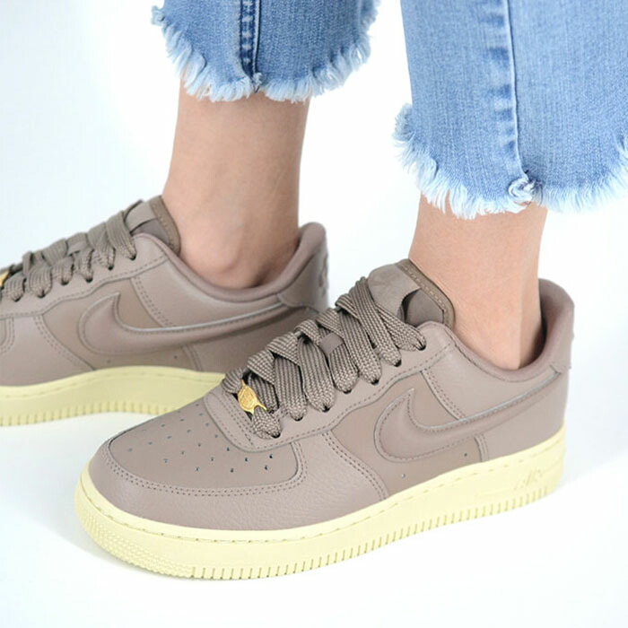 W NIKE AIR FORCE 1 \u002707 ウィメンズ ナイキ エア湖 フォース レディース スニーカー赤銅色 hf2014-200