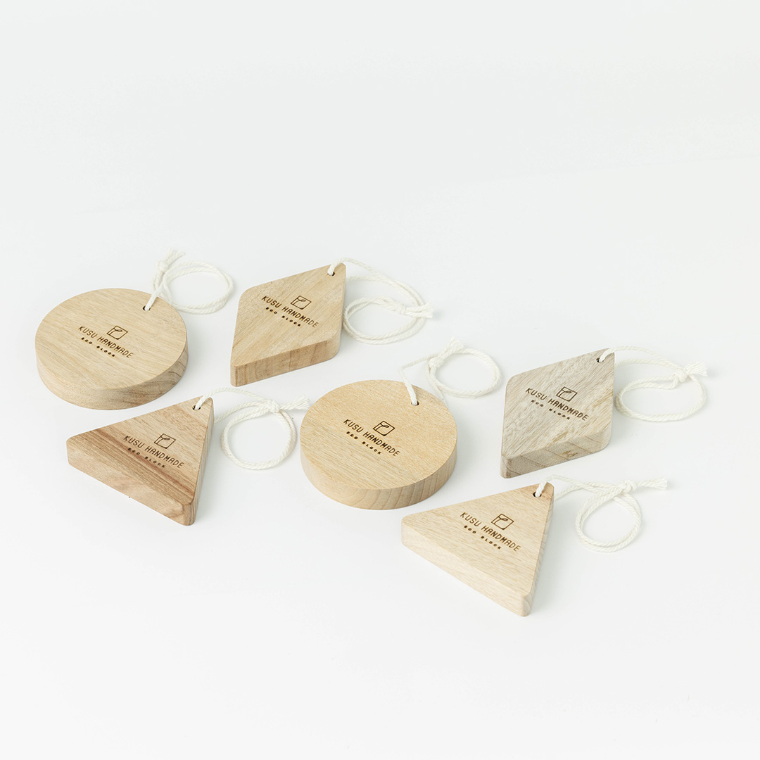 楽天市場】KUSU HANDMADE くすのき三日月ハンガー 42cm : KUSU