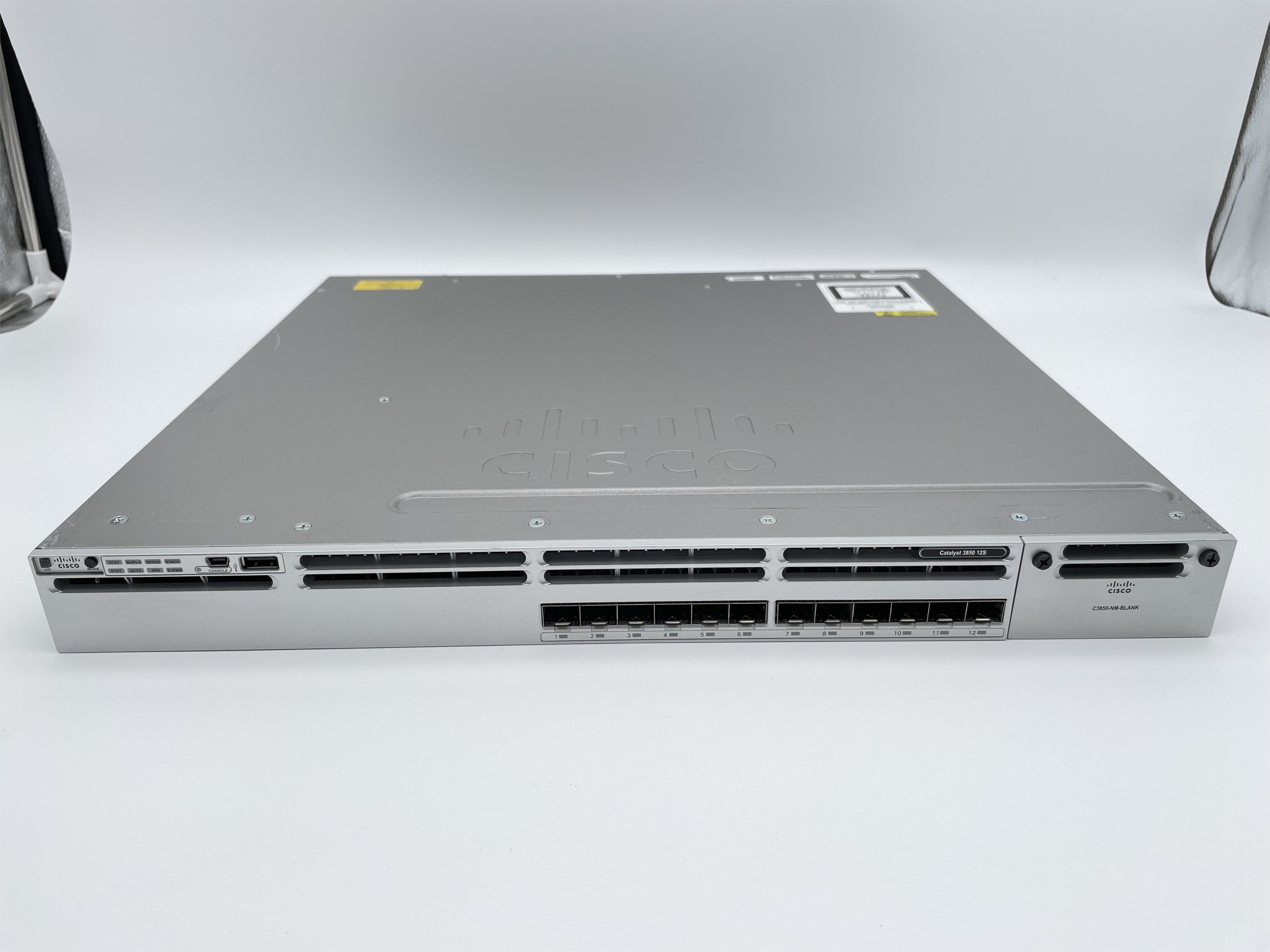 中古 Cisco シスコ Catalyst 3850 WS-C3850-12S-S L3取り替えっこ 10G SFP+ 12界面 IOS 03.07.05E すべり出し化済 動くこと突き止める済 法人向け 網状組織設備