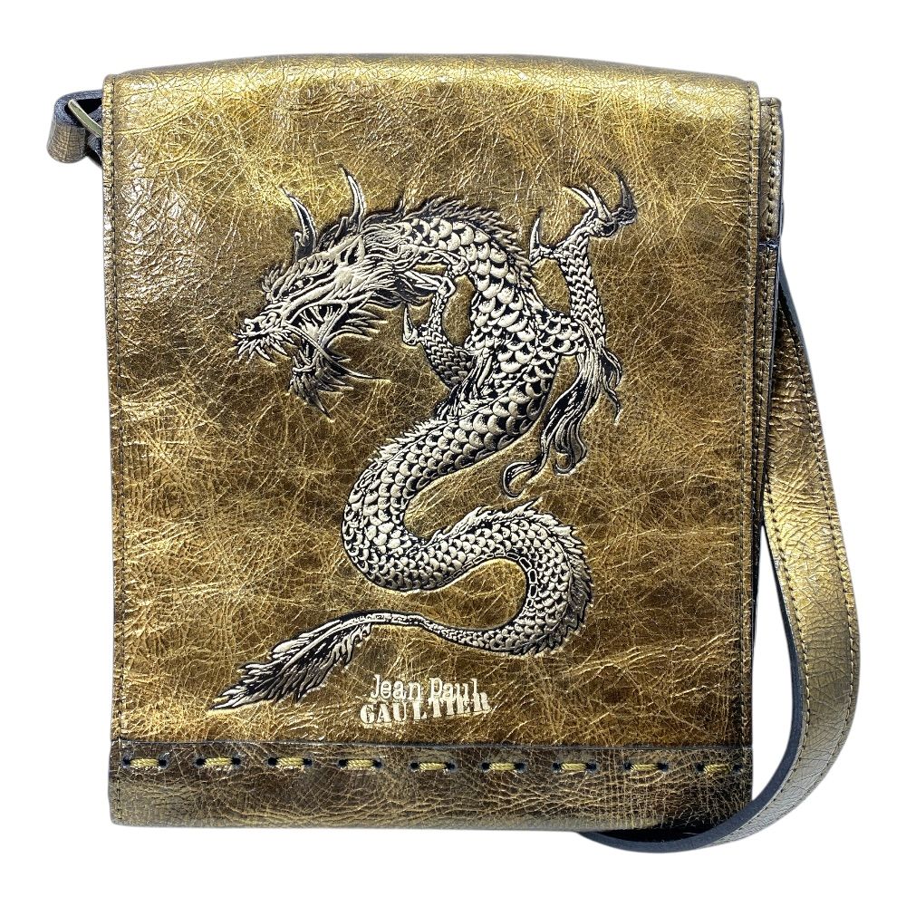 希少 ジャンポールゴルチェ ショルダーバッグ 龍 ドラゴン 型押し レザー キャンバス ロゴ ゴールド Jean paul GAULTIER 上品 高級感 洗練 個性的 存在感 モード スタイリッシュ コーデ映え デイリー ラグジュアリー 長く使える｜ブランドショップ　ＳＥＮＳＥ