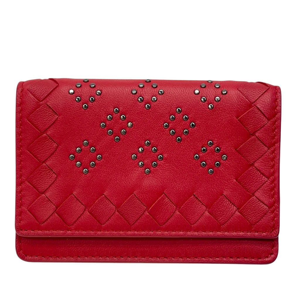 ボッテガヴェネタ イントレチャート スタッズ カードケース パスケース 名刺入れ 二つ折り レザー レッド BOTTEGA VENETA 上品 洗練 高級感 シンプル 定番 人気 日常使い|ブランドショップ SENSE