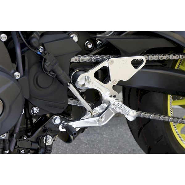 (LINEクーポン有)OVER Racing 51-451-01 バックステップ 4ポジション シルバー MT&minus;09 17&minus;20 5145101｜測定器・工具のイーデンキ