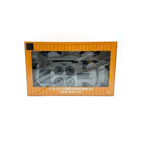 (LINEクーポン有)国際貿易 4897069490394 61005ACC DIECAST MASTERS 1／18 マスタング 19 ワイドボディアクセサリーパック マットブラック