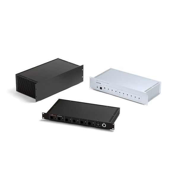 (LINEクーポン有)タカチ電機工業 HYR133-43-33BB 直送 代引不可・他メーカー同梱不可 縦型ヒートシンク式ラックケース HYR1334333BB