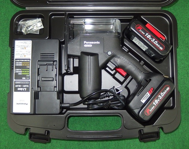 パナソニック EZ45A3PN2G-B 18V-3.0Ahデュアル角穴裁断師 軽さ乾電池 x2個付仕かける 黒 新品  純然たる品