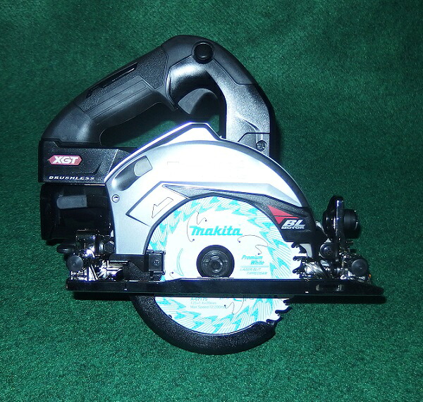 マキタ HS005GRDXB 40V max-125mm充電式ブラシレスマルノコ 切込深さ47mm サメ肌チップソー付 際切りべースタイプ 無線連動非対応 2.5Ahバッテリ x2個+充電器付セット 黒 新品 マキタ電動工具 純正品|プロショップE-道具館店