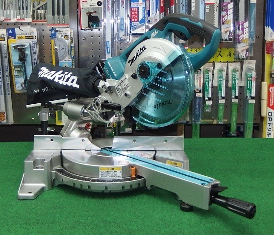 マキタ LS714DZ + BL1860Bx2 + DC18RD 18Vx2\u003d36V 190粍申し受ける式スライドマルノコ 18V-6.0Ahバッテリx2個 + 2口手っとり早い申し受ける器付書き割り 新品 代引不可  完全無欠品