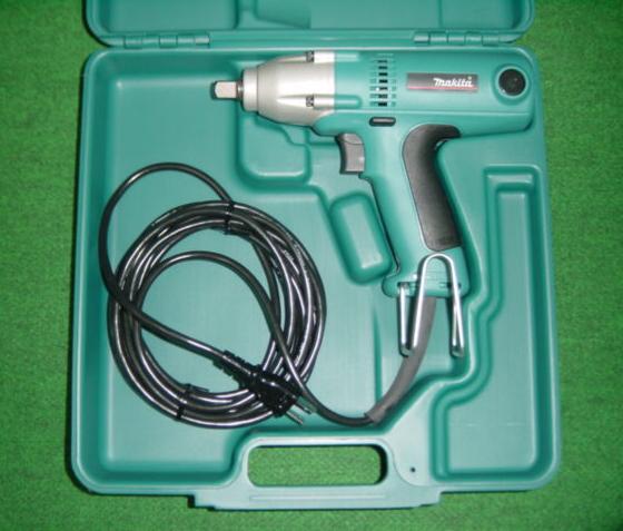マキタ 6953 建築用インパクトレンチ 角ドライブ:12.7sq 最大締め付トルク:150N・m 軽量1.4kg AC100V ケ－ス付 新品 純正品