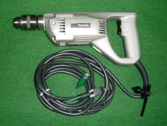 マキタ 6304R 逆転付電気ドリル AC100V 新品 マキタ電動工具 純正品｜プロショップE-道具館店