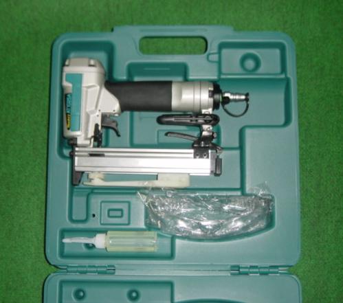 マキタ AT1025AK 10粍常圧エアタッカ 入れもの付 役立つこと充実で好いたらしい打込み 人並み外れたの使いやすさ 新品 マキタ大気圏手道具 完全無欠品