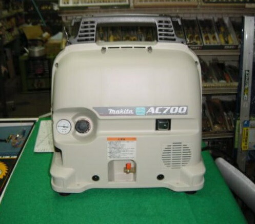 激安ブランド 楽天市場 マキタ Ac700 一般圧用 軽搬型コンプレッサ 単相100v 新品 コンパクト プロ用からdiy 園芸まで 道具 工具のことならプロショップe 道具館におまかせ Makita プロショップe 道具館楽天市場店 柔らかい Www Kioskogaleria Com