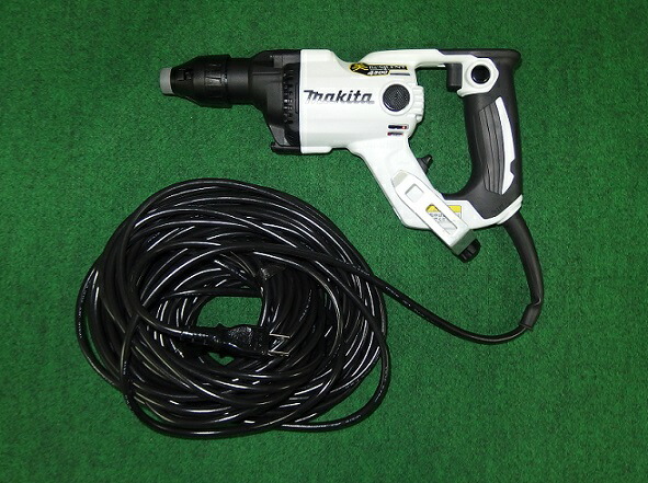 マキタ FS4100W ボード用スクリュードライバ 回転数:4500min-1 AC100V 白 高精度の仕上がり＆静かな作業性を実現 新品 純正品